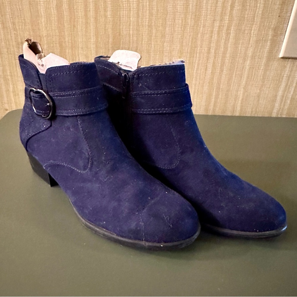 NWOT New Blue Kohls Booties 8.5